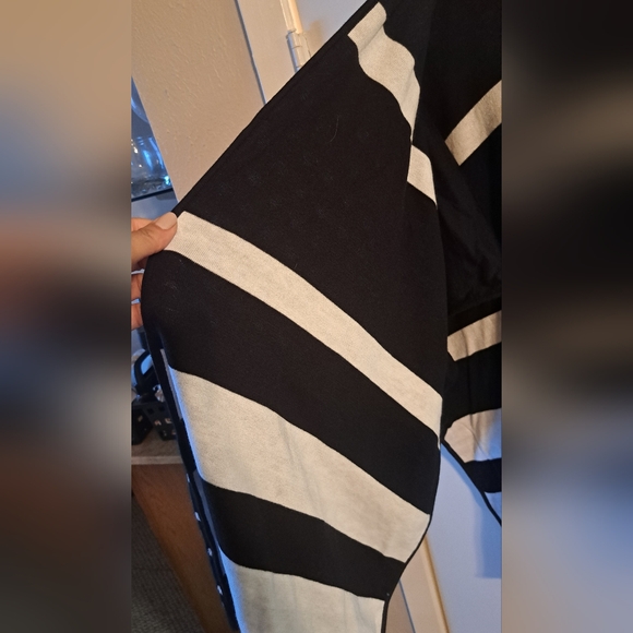 ✨ Black & White Reversible Shawl / Kimono – Polka Dot & Stripe ✨ OS - Picture 5 of 7